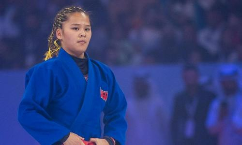 15 жасар қазақ қызы джиу-джитсудан әлемнің алты дүркін әлем чемпионы атанды