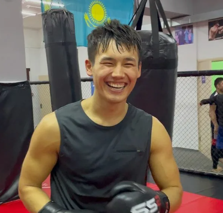 Танымал қазақстандық актер кәсіби бокстағы алғашқы жекпе-жегін өткізеді