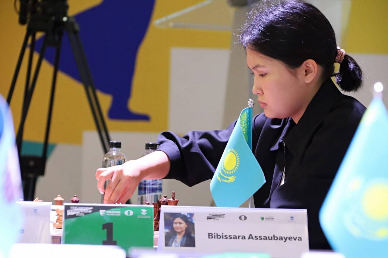 Бибісара Асаубаева әлемнің үздік шахматшысын тағы жеңіп кетті