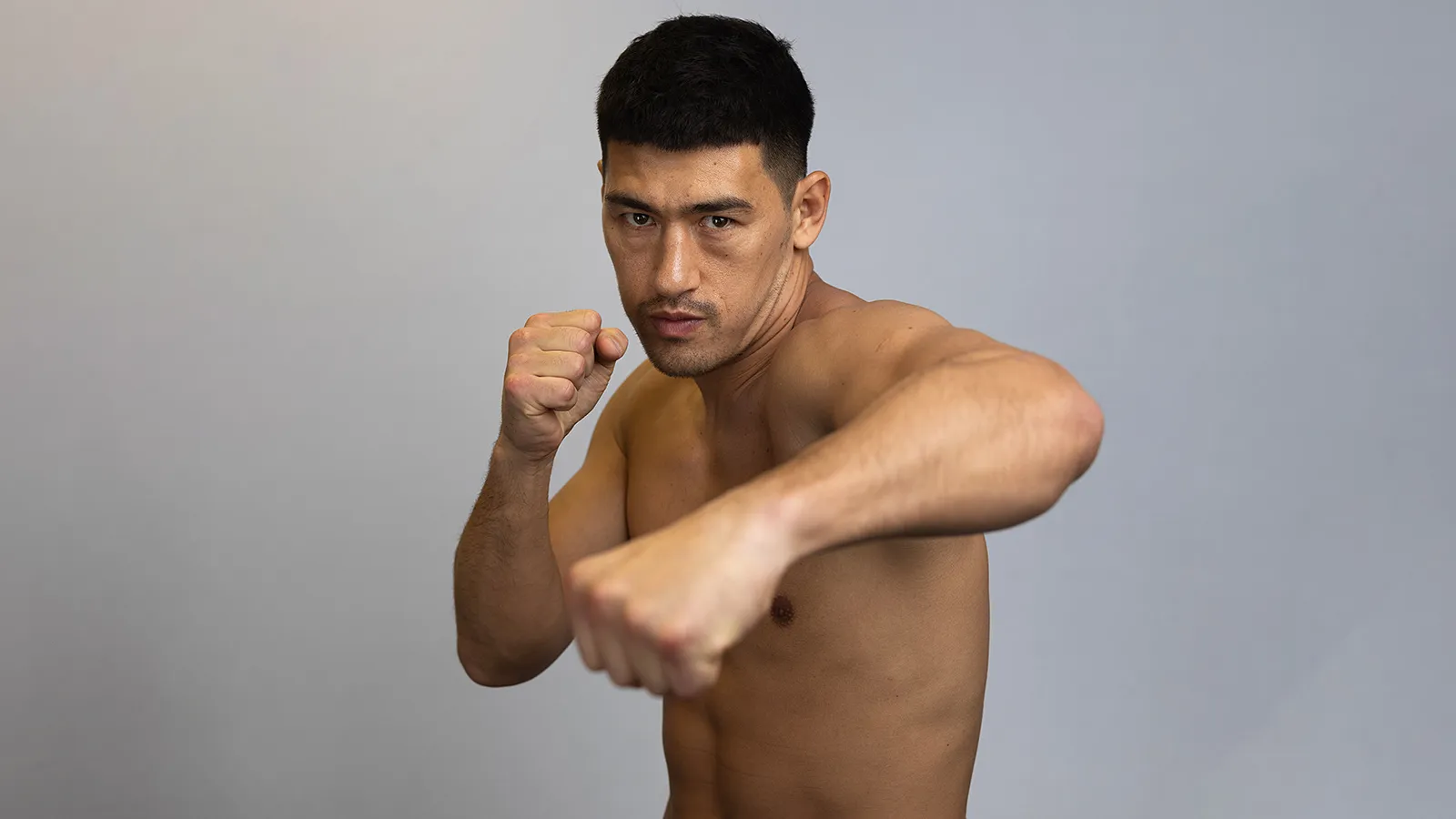 Дмитрий Бивол UFC жауынгерлері боксшыларға қарағанда неліктен азырақ ақша алатындығын түсіндірді | BASSPORT Дмитрий Бивол UFC жауынгерлері боксшыларға қарағанда неліктен азырақ ақша алатындығын түсіндірді