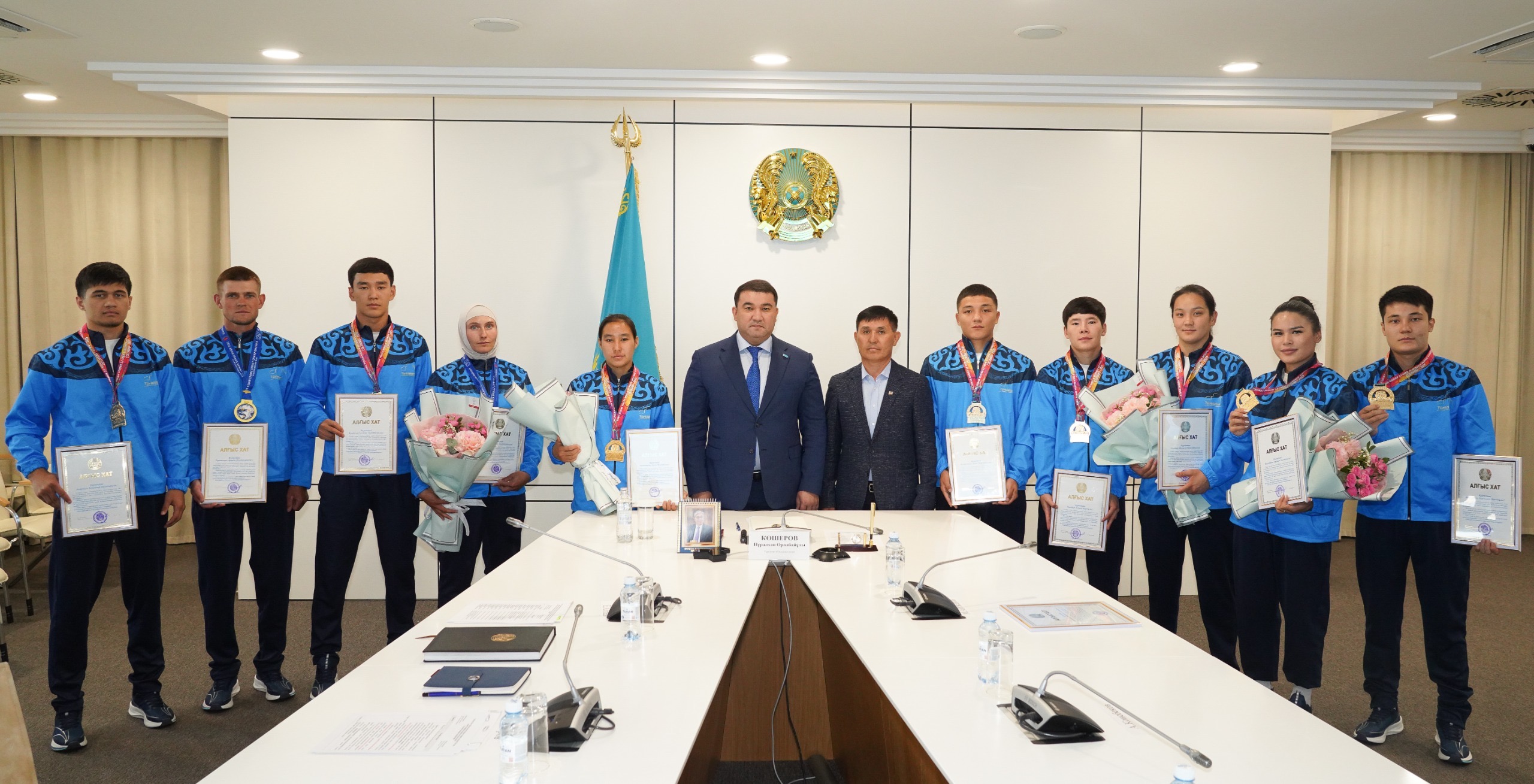 Түркістан облысының әкімі Азия чемпиондарына құрмет көрсетті | BASSPORT Түркістан облысының әкімі Азия чемпиондарына құрмет көрсетті