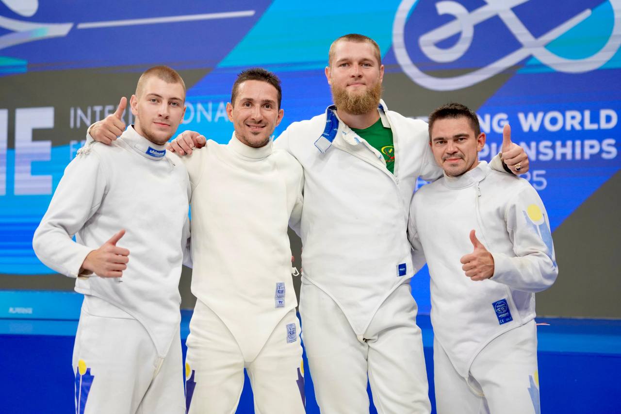Қазақстан семсерлесуден әлем чемпиондарын жеңіп, тарихи жетістікке қол жеткізді