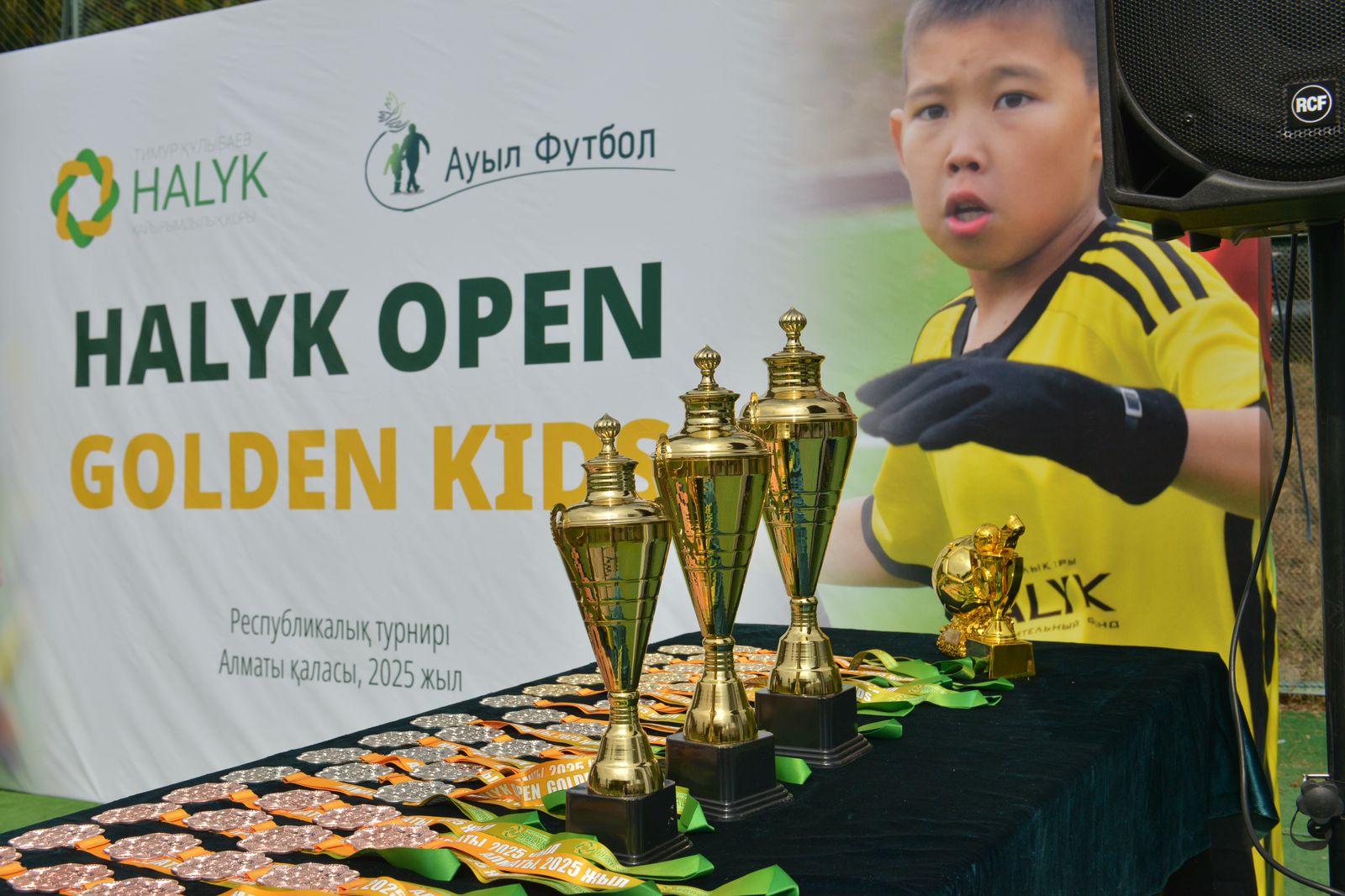 «Ауыл баласы – алаңда!» Алматыда алғаш рет HALYK OPEN футбол турнирі өтті | BASSPORT «Ауыл баласы – алаңда!» Алматыда алғаш рет HALYK OPEN футбол турнирі өтті