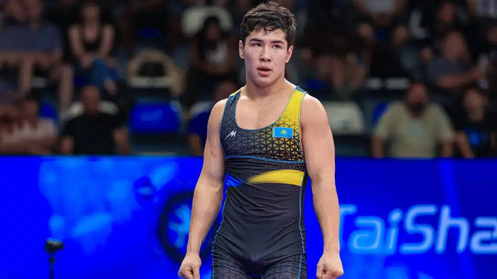 18 жасар балуан әлем чемпионатында күміс медаль жеңіп алды | BASSPORT 18 жасар балуан әлем чемпионатында күміс медаль жеңіп алды