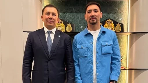 Головкин мен Әлімханұлының әсерлі кездесуі: «Сен – Қазақстан үшін жаңа кейіпкерсің» | BASSPORT Головкин мен Әлімханұлының әсерлі кездесуі: «Сен – Қазақстан үшін жаңа кейіпкерсің»