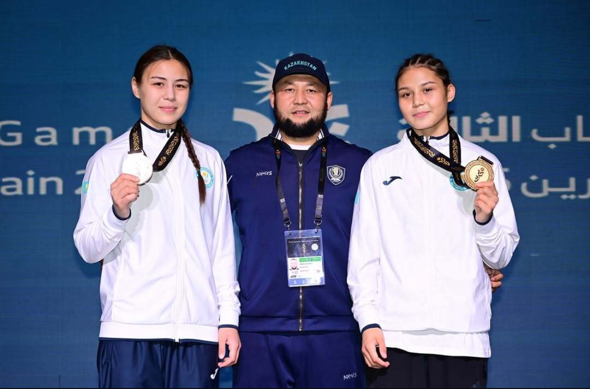 Әпкелі-сіңлі Оспанова боксшылары Азия ойындарында бір күнде екі алтын жеңіп алды | BASSPORT Әпкелі-сіңлі Оспанова боксшылары Азия ойындарында бір күнде екі алтын жеңіп алды