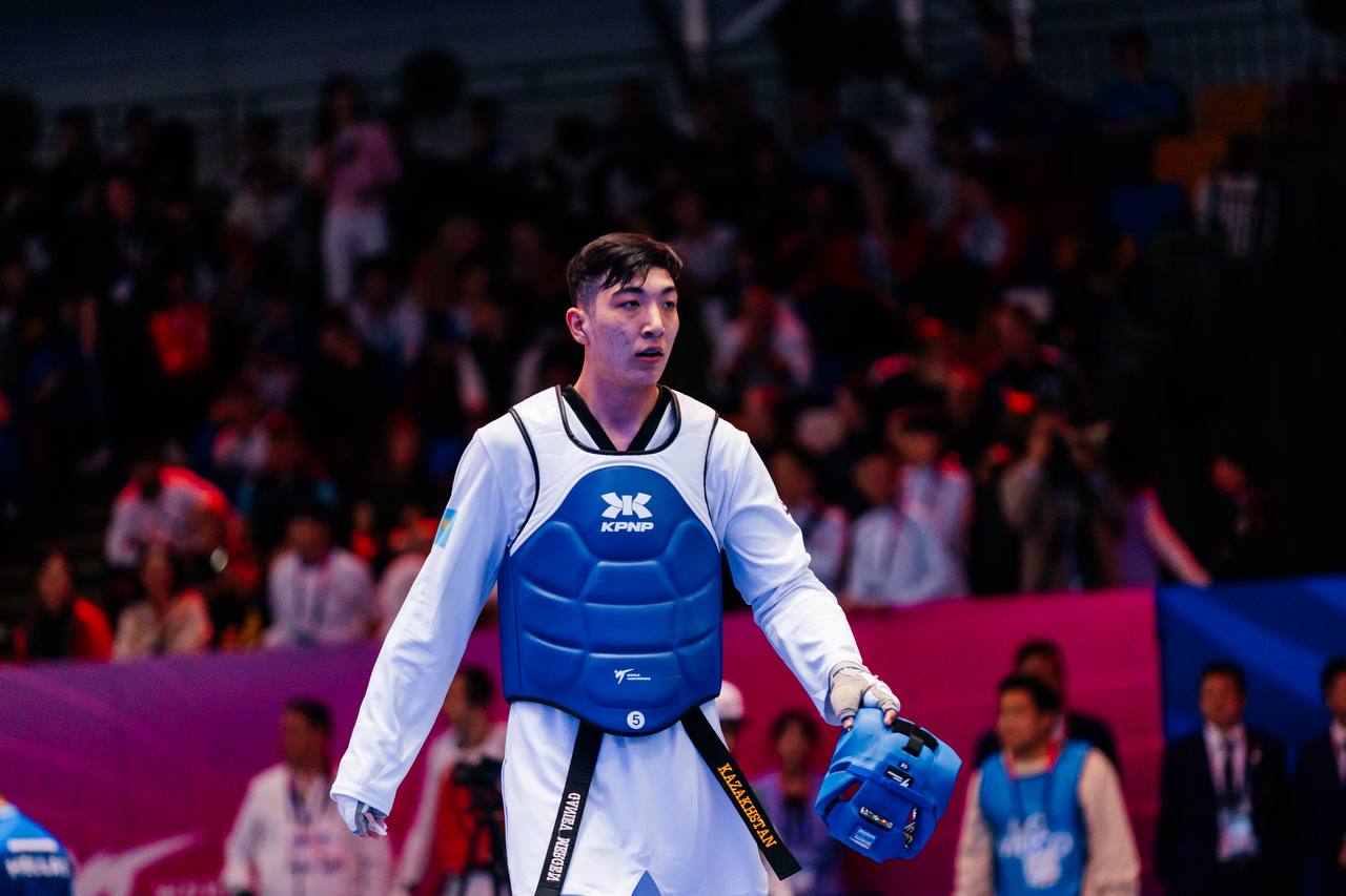 Таеквондо: Бейбарыс Қаблан әлем чемпионатының жартылай финалына шықты