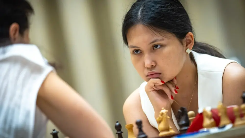 Бибісара Асаубаева 12-әлем чемпионын жеңді