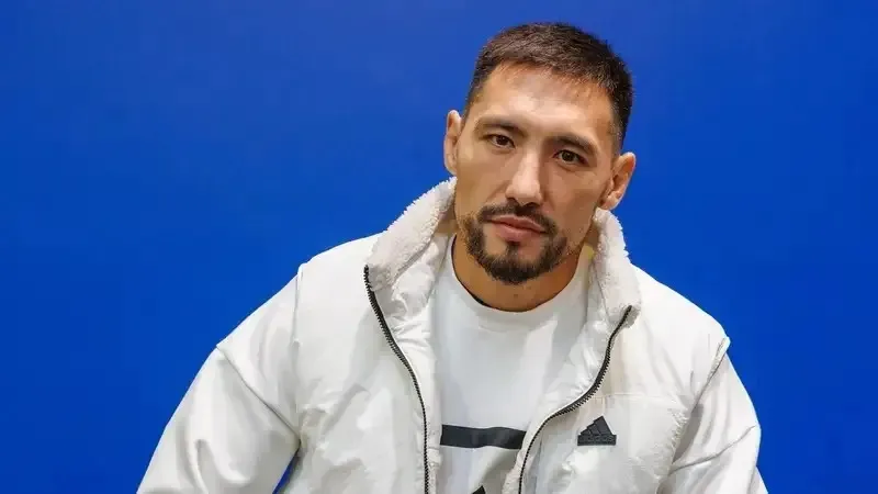 Әлімханұлы чемпиондық белбеуінен бас тартып, «Канело» Альварестің салмағына ауысты