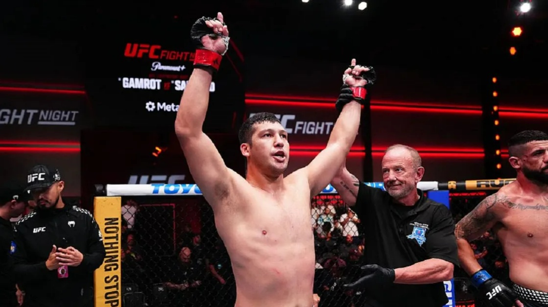 Дияр Нұрғожай UFC-де қарсыласын нокаутпен жеңді