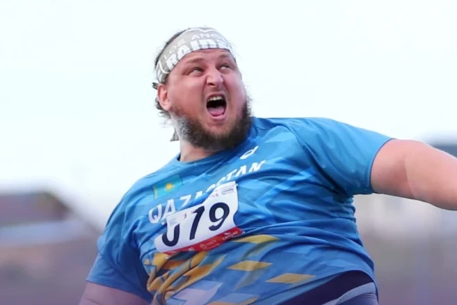 Иван Иванов ядро лақтырудан Орталық Азияның III чемпионатында алтын алды
