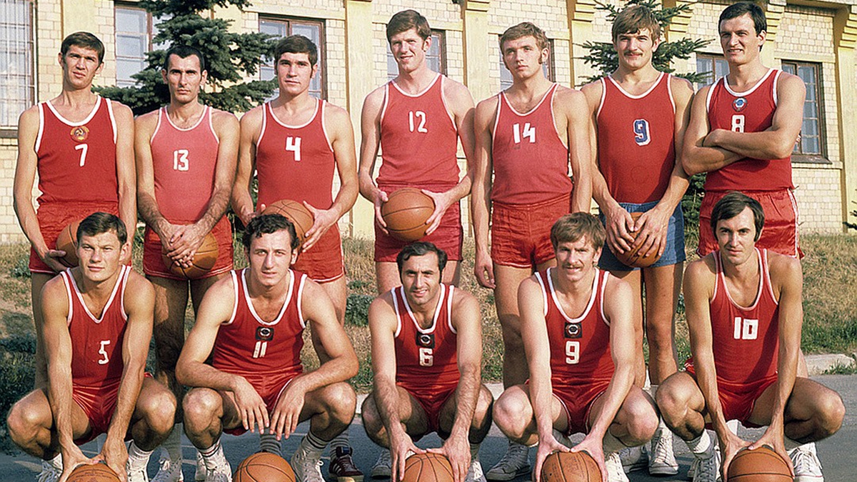 Ақ трусикидегі сексуалды әйелдер жамбастары